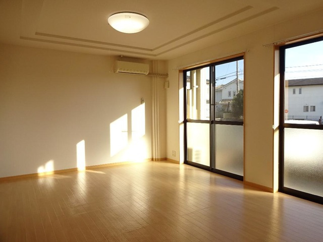 シャルムコートの居間・リビング