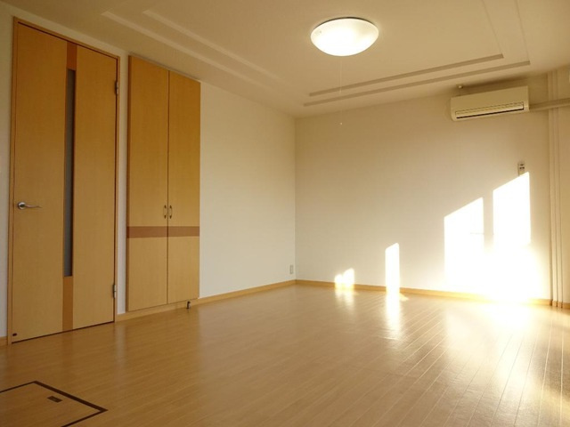 シャルムコートの居間・リビング