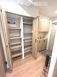 【玄関】 | ライオンズマンション岐阜清本町！11階につき眺望日当り良好♪フルリノベーション済み！西岐阜駅19分！ | ライオンズマンション岐阜清本町！11階につき眺望日当り良好♪フルリノベーション済み！西岐阜駅19分！
