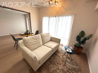 【居間・リビング】 | ライオンズマンション岐阜清本町！11階につき眺望日当り良好♪フルリノベーション済み！西岐阜駅19分！ | ライオンズマンション岐阜清本町！11階につき眺望日当り良好♪フルリノベーション済み！西岐阜駅19分！