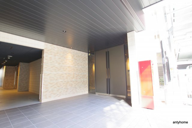 S-FORT江坂垂水町 仲介手数料無料のエントランス