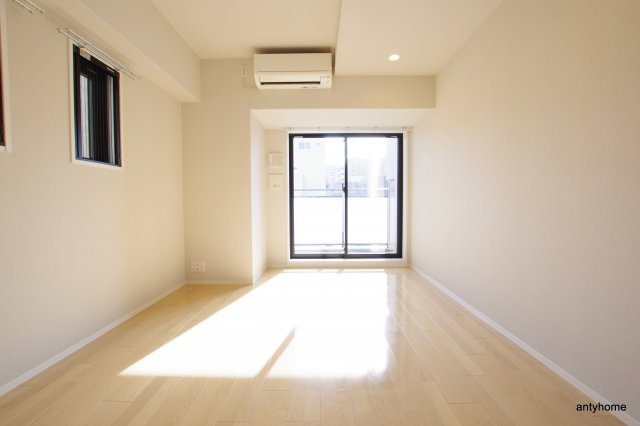 S-FORT江坂垂水町 仲介手数料無料の居間・リビング