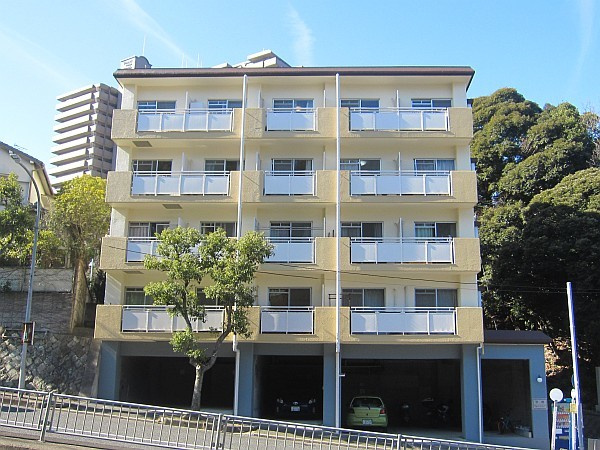 サニーパレス白川台の外観