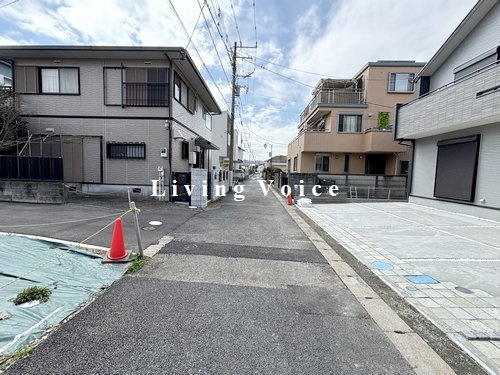 【前面道路含む現地写真】 | 【仲介手数料０円】平塚市達上ヶ丘　新築一戸建て　全2棟 | 平塚市達上ヶ丘　新築一戸建て　全2棟