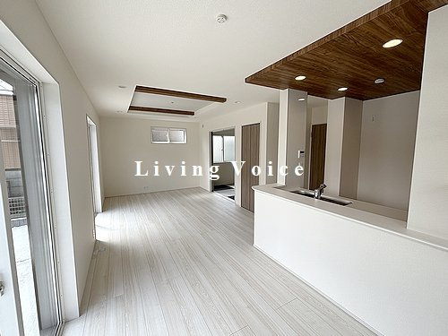 【居間・リビング】 | 【仲介手数料０円】平塚市達上ヶ丘　新築一戸建て　全2棟 | 平塚市達上ヶ丘　新築一戸建て　全2棟