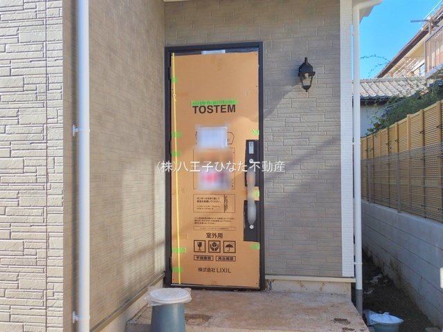 『八王子市新築戸建て』八王子市散田町2-26-2【仲介手数料無料】　２期の玄関|～仲介手数料無料☆八王子ひなた不動産～　八王子市散田町　新築戸建て