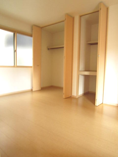 パストラル西向日の洋室