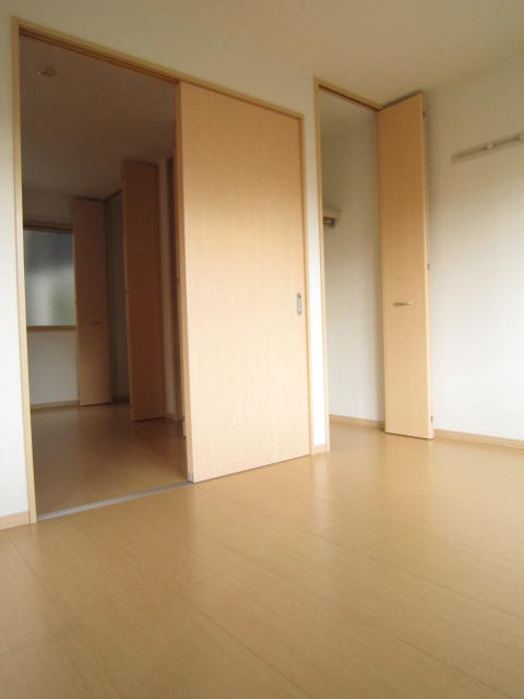 パストラル西向日の洋室