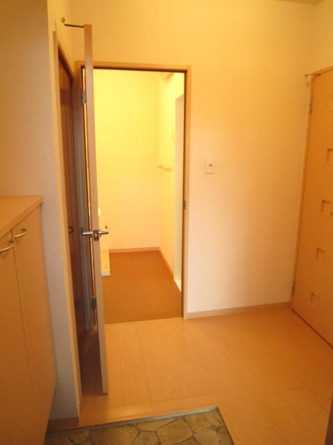 パストラル西向日の玄関