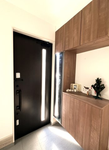 米子市尾高　中古住宅の玄関