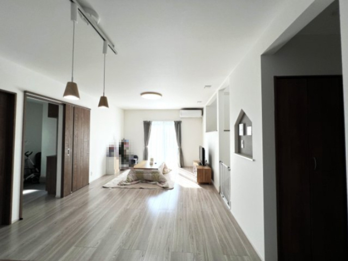 米子市尾高　中古住宅の居間・リビング