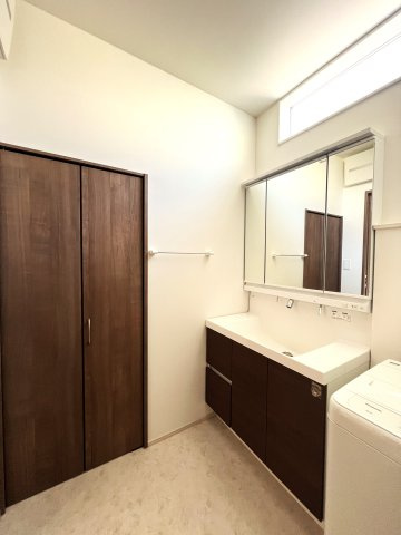 米子市尾高　中古住宅の独立洗面台