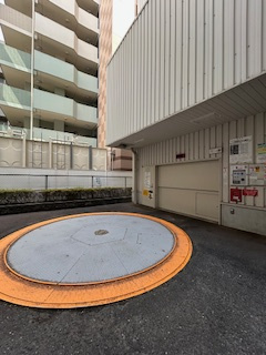 レジディア江坂の駐車場