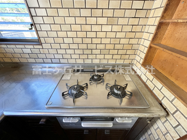 【キッチン】 | 磐田市合代島　大きな中古住宅 | 3口ガスコンロ