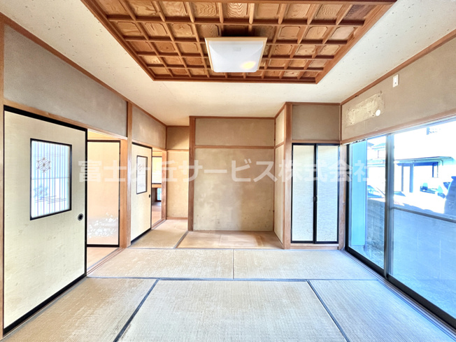 【居間・リビング】 | 磐田市合代島　大きな中古住宅 | 居間8帖