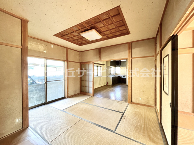 【居間・リビング】 | 磐田市合代島　大きな中古住宅 | 贅沢な和風建築です