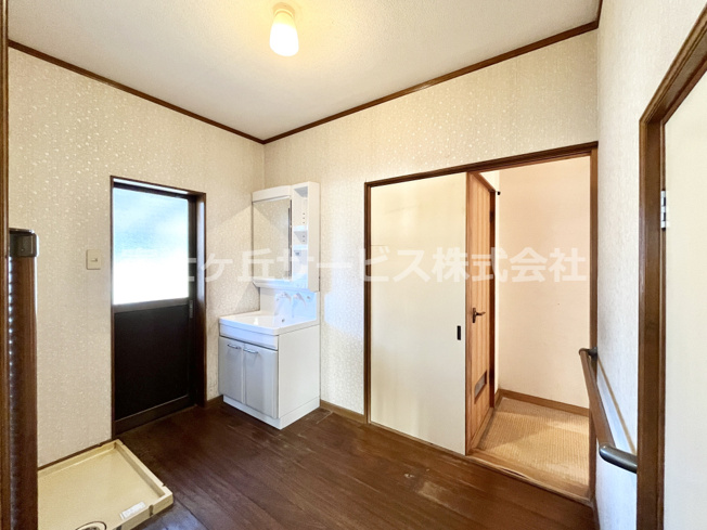 【洗面所】 | 磐田市合代島　大きな中古住宅 | 3帖の洗面脱衣室