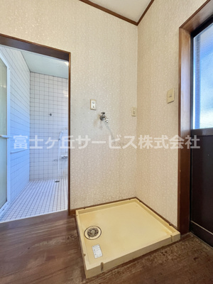 【ランドリースペース】 | 磐田市合代島　大きな中古住宅 | 洗濯機置き場
