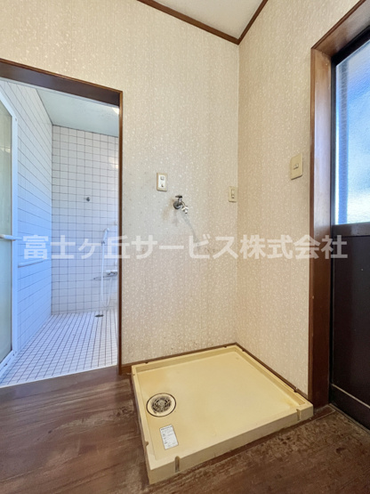 【ランドリースペース】 | 磐田市合代島　大きな中古住宅 | 洗濯機置き場