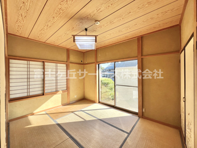 【寝室】 | 磐田市合代島　大きな中古住宅 | 玄関横の和室6帖
