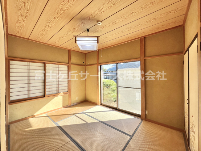 【寝室】 | 磐田市合代島　大きな中古住宅 | 玄関横の和室6帖