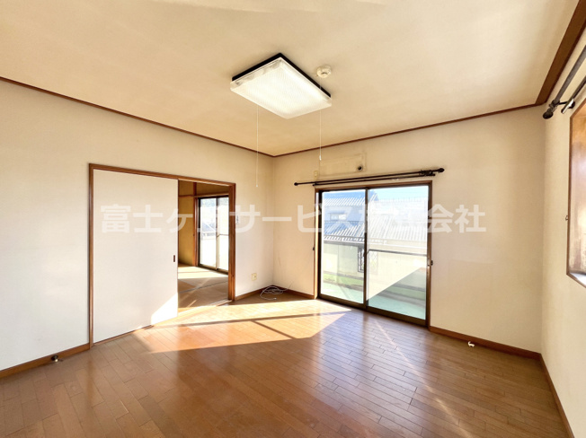 【洋室】 | 磐田市合代島　大きな中古住宅 | 2階洋室8帖