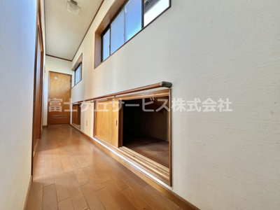 【収納】 | 磐田市合代島　大きな中古住宅 | 2階廊下に収納があります