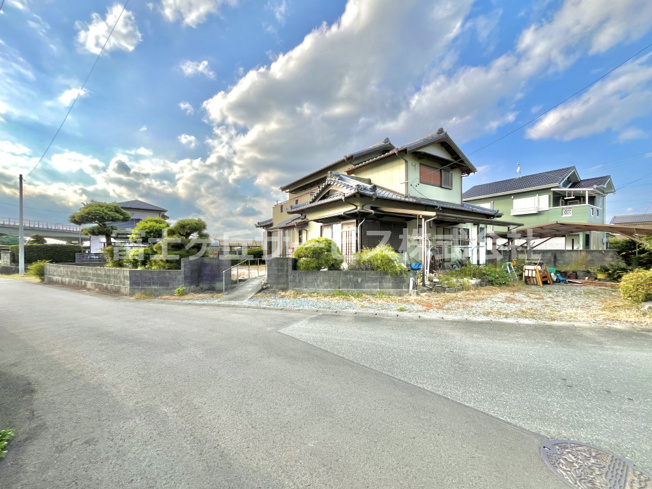 【前面道路含む現地写真】 | 磐田市合代島　大きな中古住宅 | 前面道路含む現地写真です