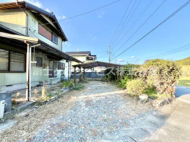 【駐車場】 | 磐田市合代島　大きな中古住宅 | 駐車場2台