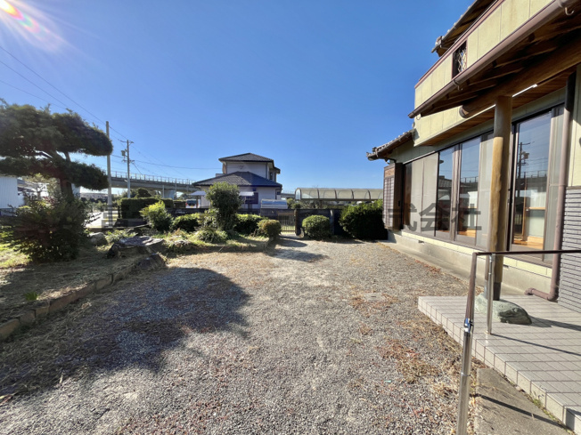 【庭】 | 磐田市合代島　大きな中古住宅 | 和風の庭があります