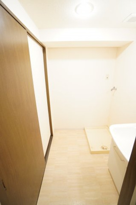 【洗面所】 | ヴェルドミール | ※同物件・反転タイプの写真です。