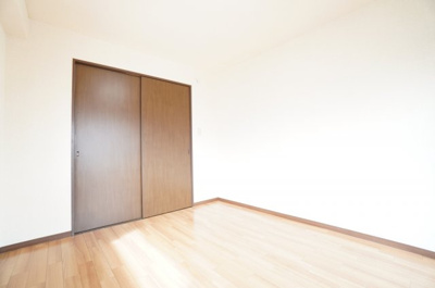 【洋室】 | ヴェルドミール | ※同物件・反転タイプの写真です。