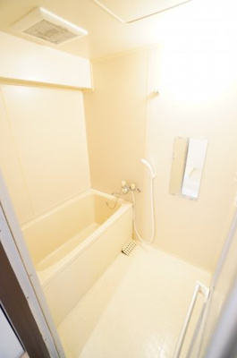 【浴室】 | ヴェルドミール | ※同物件・反転タイプの写真です。