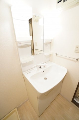【独立洗面台】 | ヴェルドミール | ※同物件・反転タイプの写真です。