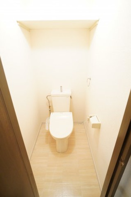 【トイレ】 | ヴェルドミール | ※同物件・反転タイプの写真です。