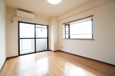 【洋室】 | ヴェルドミール | ※同物件・反転タイプの写真です。