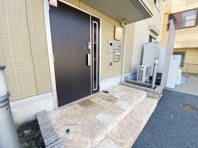アルテシア雅２のエントランス