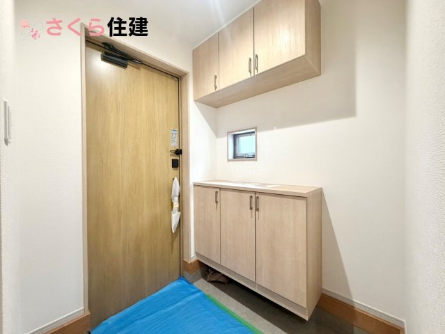 いろどりアイタウン鹿沼市千渡　６号棟の内観：施工例|同社施工物件の写真です。室内にいても、たっぷりの日差しを感じられるリビングです。