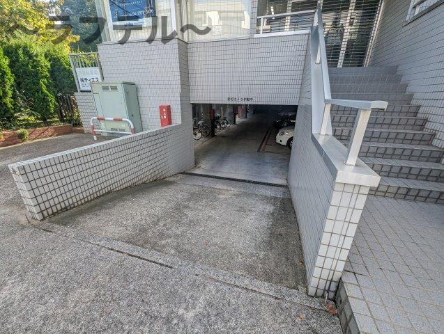 芝崎ビルの駐車場