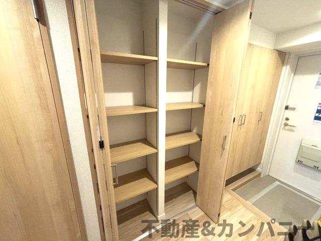 サンシティ市駅南の収納|玄関収納の横に収納スペースがあります