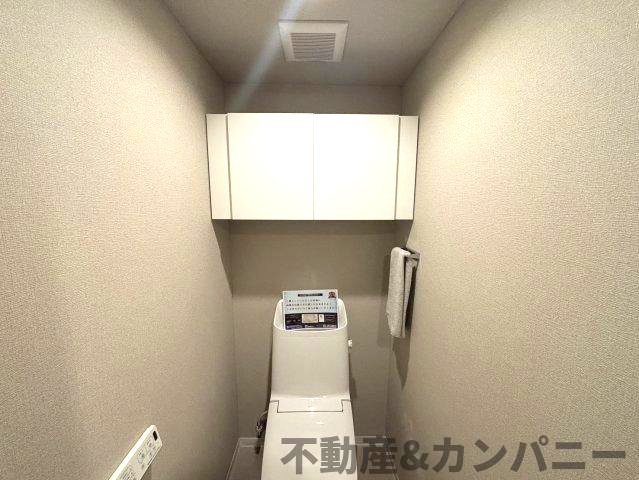 サンシティ市駅南のトイレ|トイレ上には収納スペースがあります