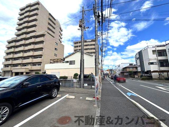 サンシティ市駅南のその他|前面を含む道路です