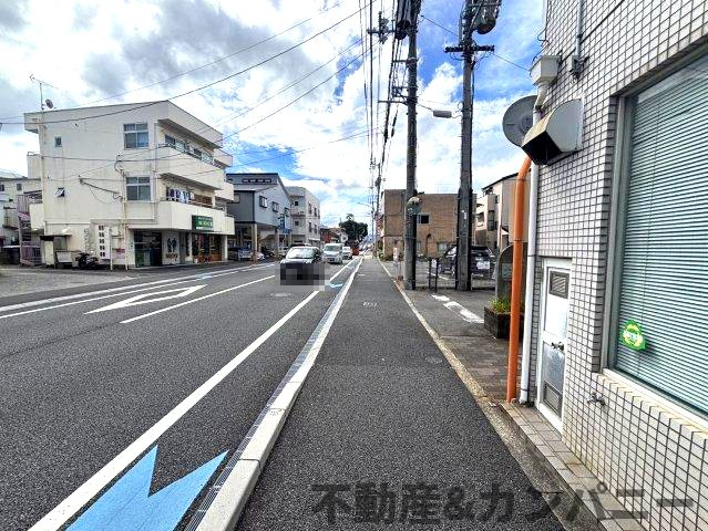 サンシティ市駅南のその他|前面を含む道路です
