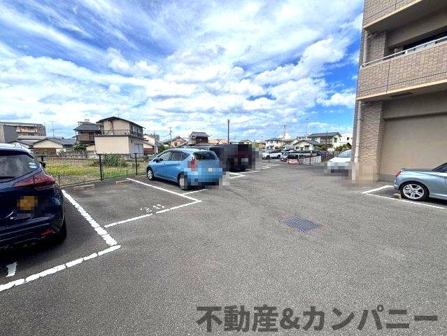 サンシティ市駅南の駐車場|駐車スペースもあります