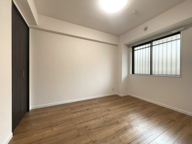 ロ・ロ・ロイヤル♪ロイヤルプラザ三ツ沢の洋室|明るい洋室です