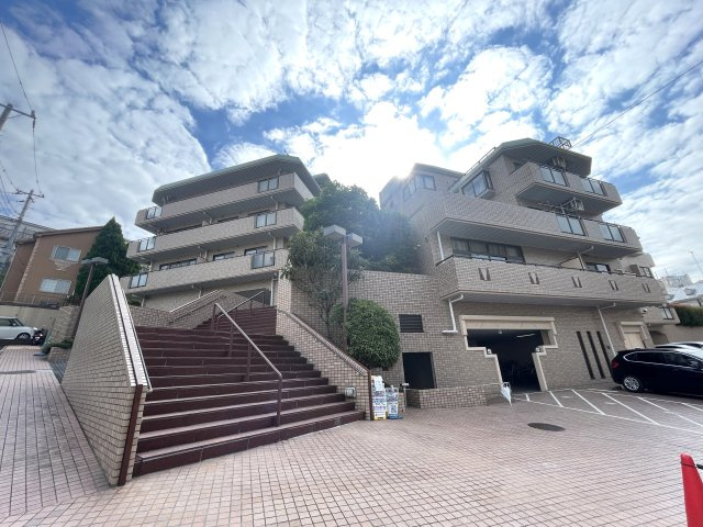 ロ・ロ・ロイヤル♪ロイヤルプラザ三ツ沢の外観|外観です