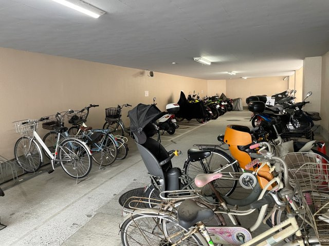 ロ・ロ・ロイヤル♪ロイヤルプラザ三ツ沢の駐輪場