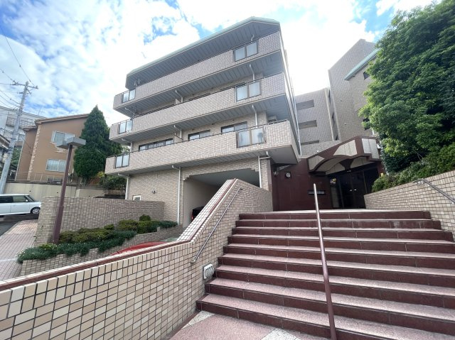 ロ・ロ・ロイヤル♪ロイヤルプラザ三ツ沢の外観|外はこのようになっています