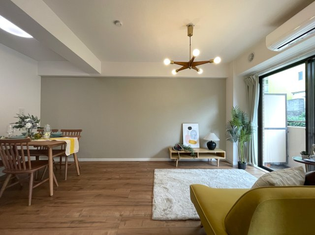 ロ・ロ・ロイヤル♪ロイヤルプラザ三ツ沢の居間・リビング|こちらのリビングで趣味の時間をお楽しみください