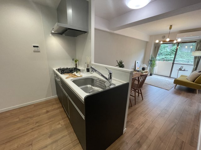 ロ・ロ・ロイヤル♪ロイヤルプラザ三ツ沢のキッチン|お料理しやすいキッチンです